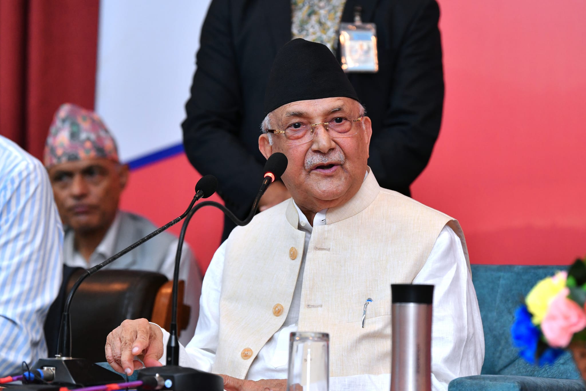 एमालेबाट निर्वाचित जनप्रतिनिधिमा शालिनता हुनुपर्छ : केपी ओली